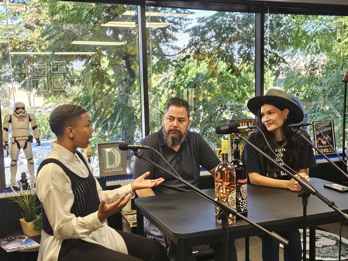 Last week, we received a visit from Mia and Damien Melle to the D'Andre D Lampkin Foundation Sounds of the Community studio. #SoundsOfTheCommunity #LampkinFoundation #PodcastLife #PodcastCommunity #PodcastLove #HoltxPalm #BraveSpaces