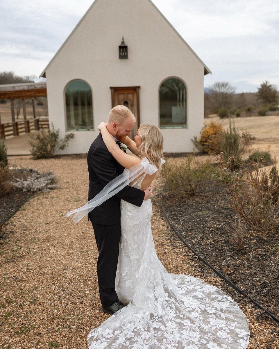 masonhutchins_'s tweet photo. Officially married to my best friend and the love of my life!! 12.15.23 @clairehutch_ https://t.co/HAMtpH7XAh