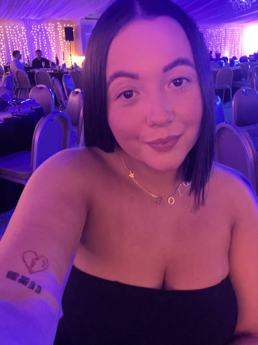 tpwkarley's tweet photo. hays xmas night out 🫶🏼 https://t.co/xSCBIxPCqx
