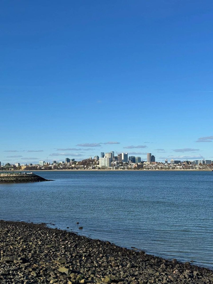 Learning_way_'s tweet image. This world is beautiful and fragile. There is no need to panic. As long as you are calm in your heart, the sea and the sky will be brighter.