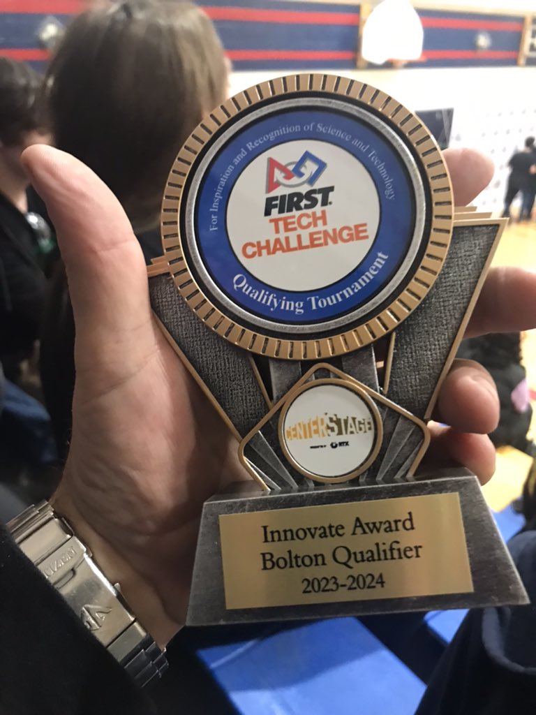 Great news @WestdaleSS ! The robotics team - Guardians of the Allen Key - placed 4th in tournament play today, and went down in semifinal competition to the eventual winner. As a bonus, the team received the Innovate Award from First! Great job! @westdaletech @RoboticsHWDSB