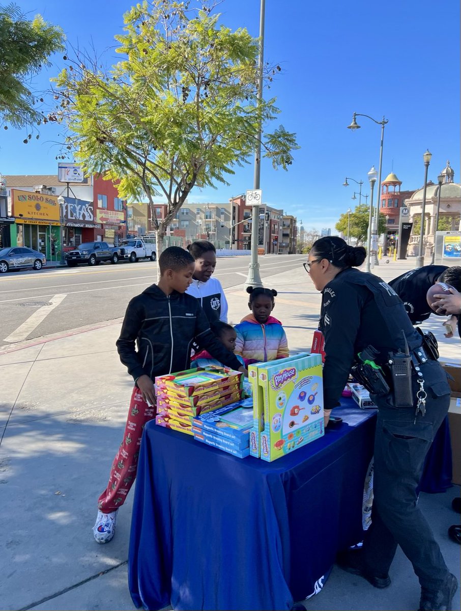 TSD Senior Lead Officers driving around the community and bringing joy to the children. #Community #Bus #Train #Holidays #Smiles @Dongrahamjr @LAPDCPTBaez @LAPDHQ @LAPDTransit