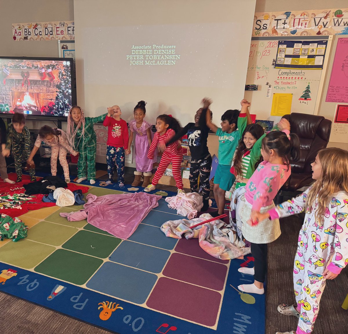 Polar Express Day is always one of my favs! Jammies, slippers, blankies, hot cocoa (with marshmallows of course), a classic movie & friends—can’t beat it. 🎬🚂☕️ #cardinalpride @HumbleISD_FCE @HumbleISD