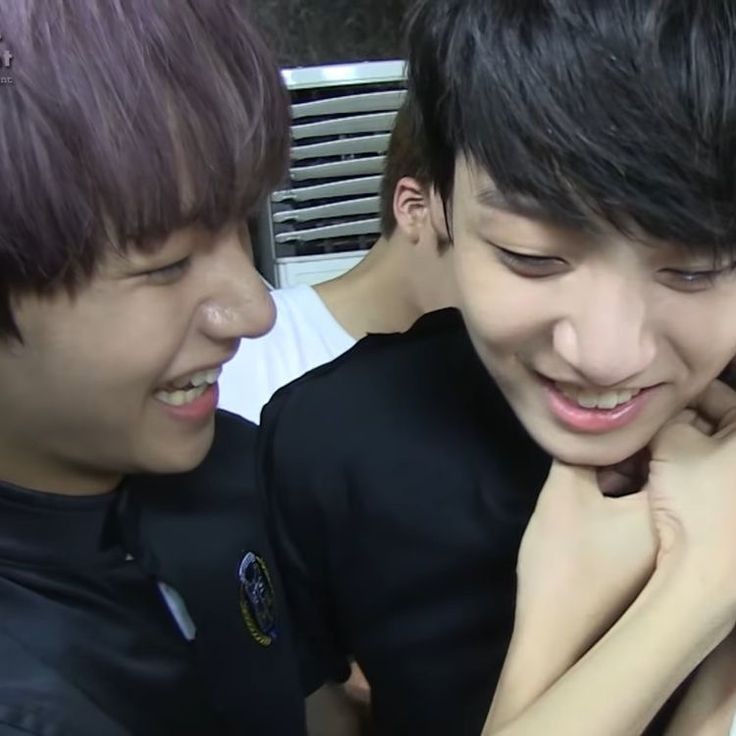 taermidorr's tweet photo. #kooktaeau Mejores amigos 

Jk y Th son mejores amigos que, por miedo a morir vírgenes, comienzan a experimentar entre ellos hasta convertirse en expertos, prometiendo dejar todo en el olvido. 
El tiempo pasa, pero los recuerdos de lo que hicieron siguen latentes. https://t.co/dgQpA7xgOP