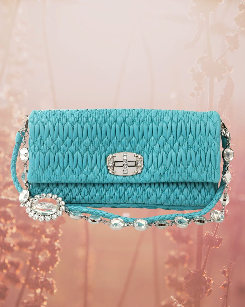 MIU MIU TURQUOISE ICONIC CRYSTAL CLOQUÈ SMALL SHOULDER BAG WITH SILVER HARDWARE

Versatile and elegant, this Chanel piece shines with a unique charm. ✨ #ChanelStyle #VersatileElegance

onlyauthentics.com/products/miu-m…

.
.

#palmbeach
#aspen
#onlyauthentics
#Chanel
#ChanelHandbags