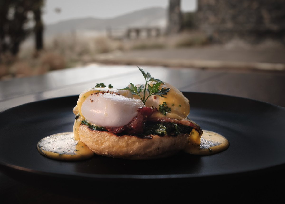 My version of Eggs Benedict back in Oman when I was Executive Chef, homemade English muffin toasted with poached egg 🥚 , spinach, crispy bacon 🥓 garden herbs hollandaise sauce. #eggsbenedict #finedine #chefslife #Oman #Alilajabalakhdar #culinary #ChefDW 👨‍🍳