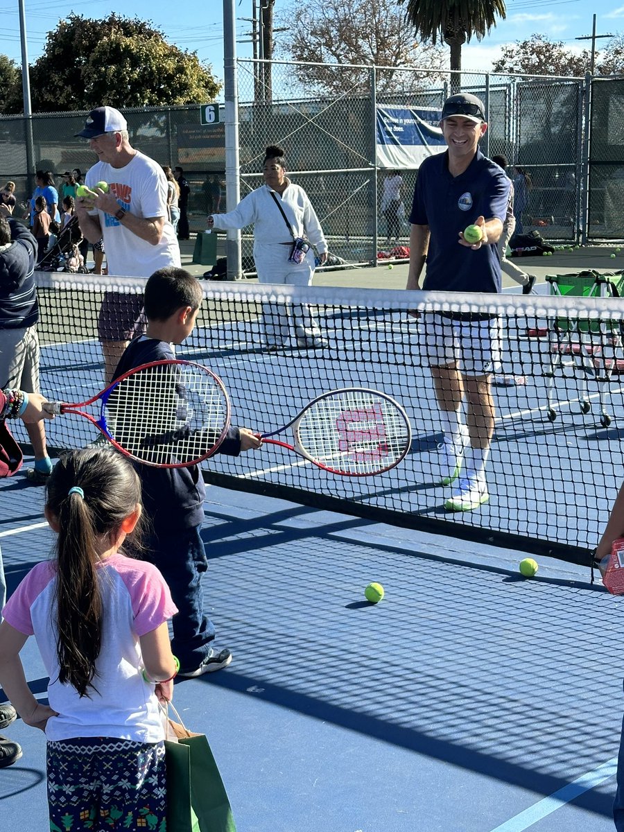 Perfect day☀️for some tennis and toys! Blessed to partner with @mhdcd8 @LACityParks @tenniswarehouse & @PBJTP for the 13th Annual Holiday Tennis & Toy event. Amazing day for our #HarvardPark youth! 🎁🎾