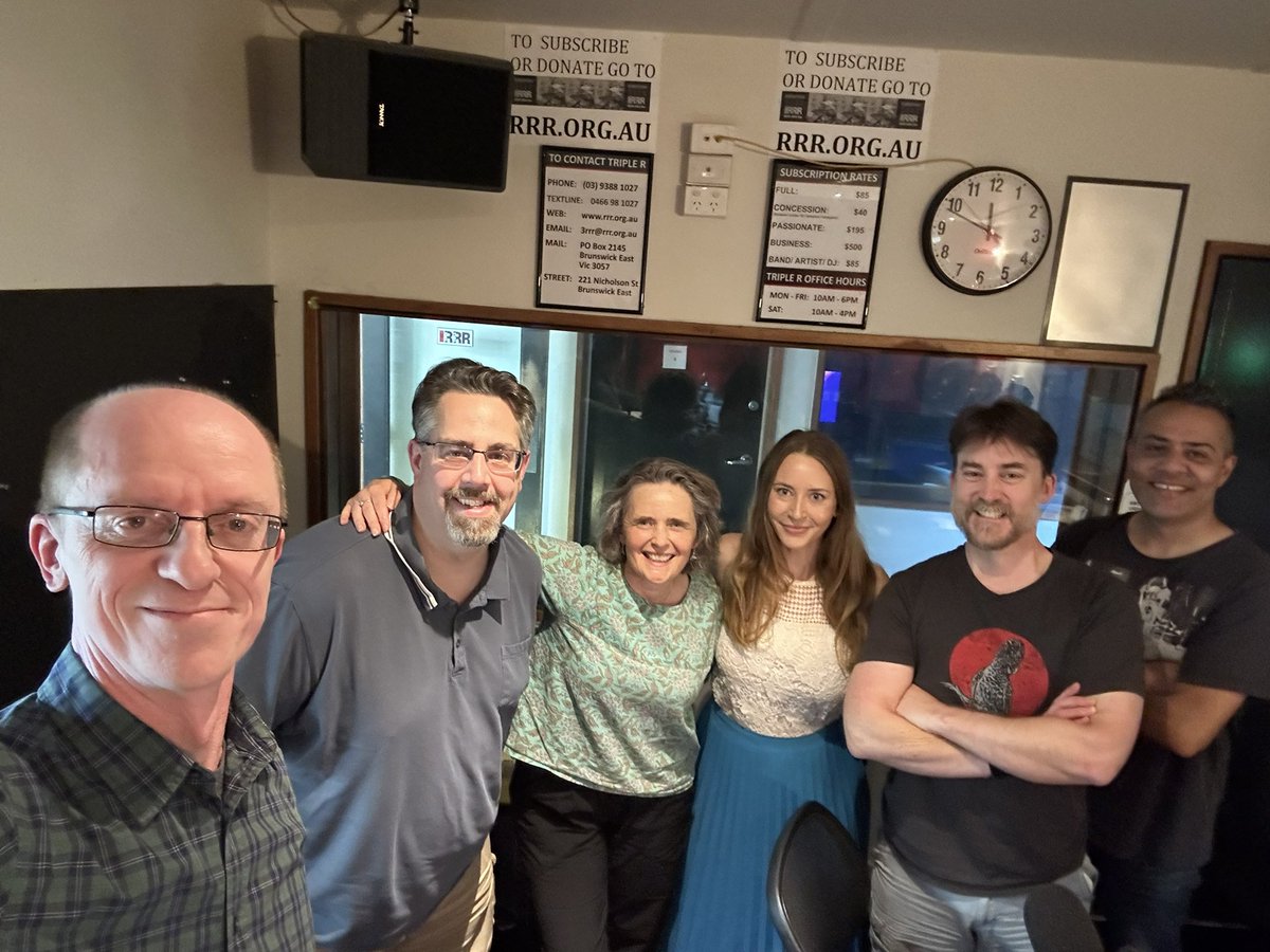 It’s all happening in the @3RRRFM studio this morning - what a joy to be with the @einstein_agogo team for one last show this year. We’re talking science highlights and lowlights from 2023. Remember science is everywhere and we’ll be back on air Jan 14th 🥳🥳 @DrShaneRRR