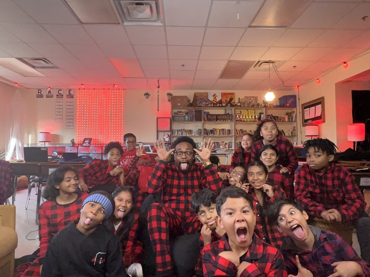TheBestEducator's tweet image. Happy Holidays from Mr. Bussey’s Class!
😂😂😂
#hapevillehawks @DrCSLPadgett @kellymastro
