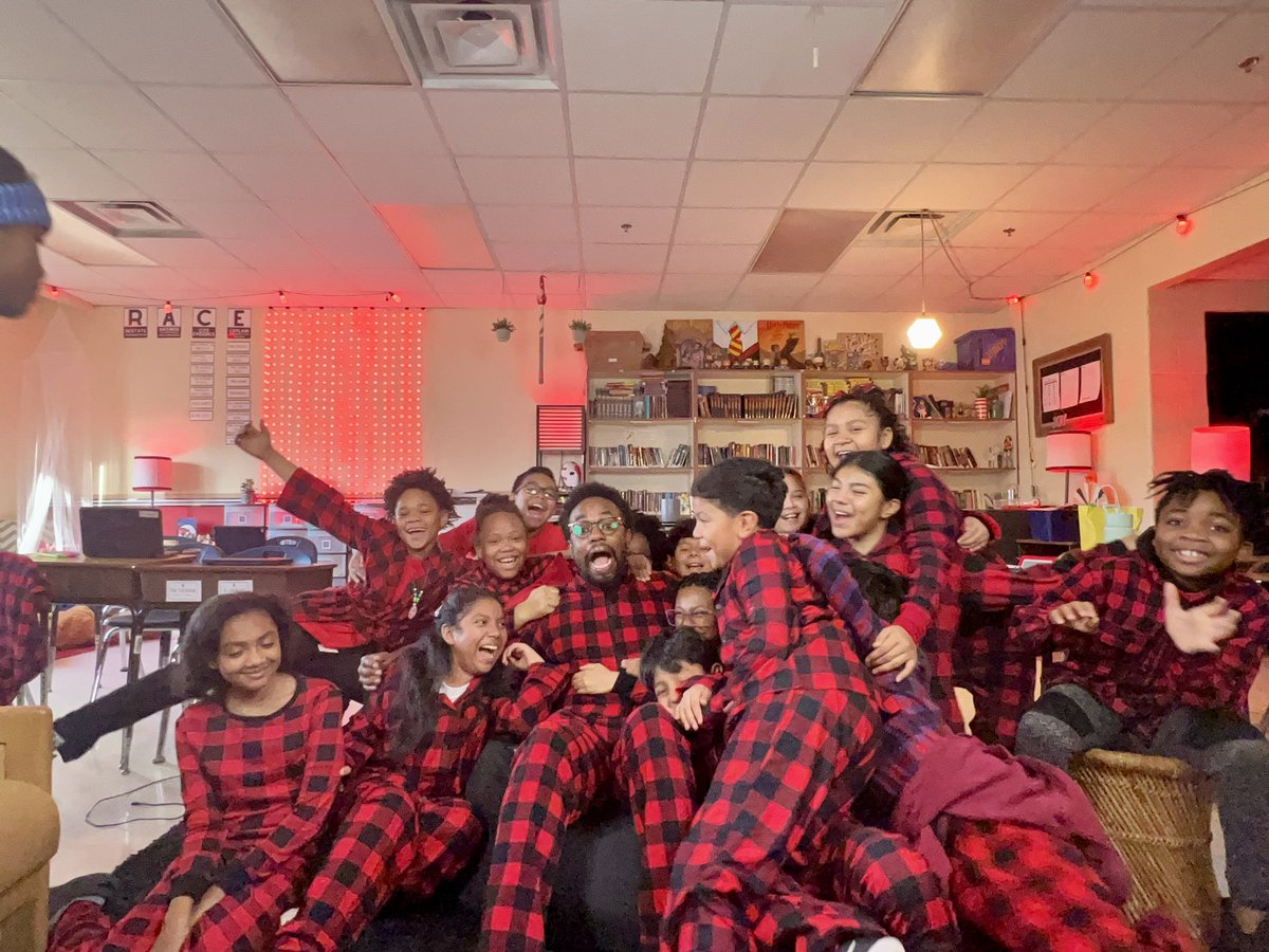 TheBestEducator's tweet image. Happy Holidays from Mr. Bussey’s Class!
😂😂😂
#hapevillehawks @DrCSLPadgett @kellymastro