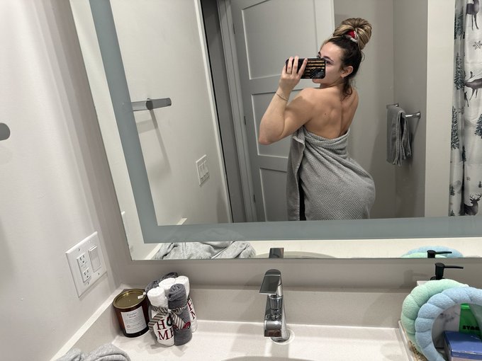 🧼🫣 come say hi, link in my bio 🤫 https://t.co/CDQARqhOjk