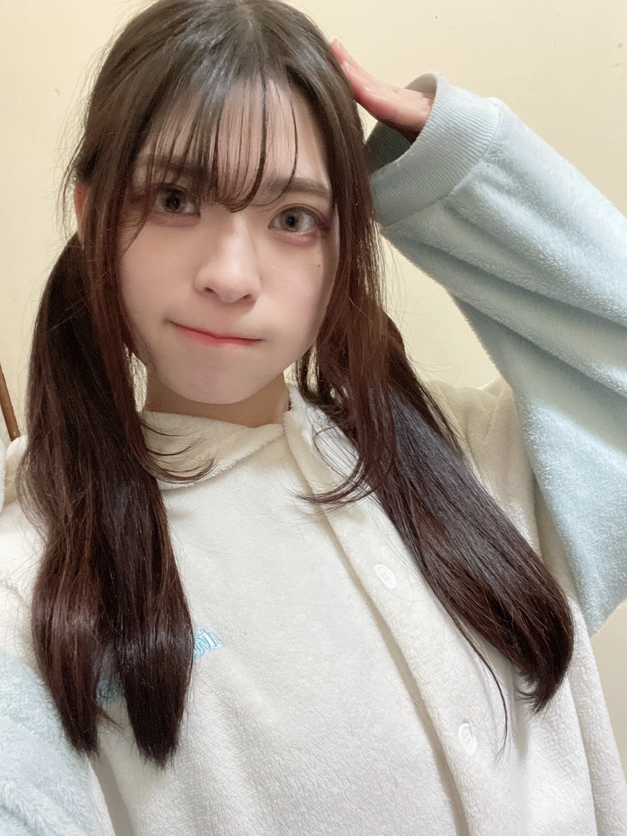 _MeaIDOL_'s tweet photo. お久しぶりです…！
前回8月とか本当？って感じするんだけどみなさんお元気ですか…？？
私が浮上したってことはつまるところ配信のお知らせです！w
12/24のクリスマスにやろうと思ってます🎅🏻
お時間合いましたらぜひ遊びに来てくれると嬉しいです🫶🏻
(自撮り全然なかった涙) https://t.co/8X86zRtWCi