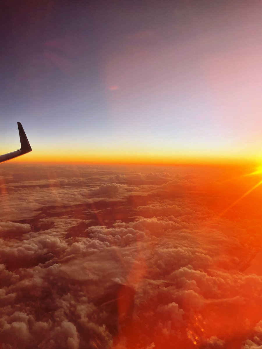 klowehamilton's tweet photo. I never recline my seat, but I always keep my window shade open. 🙌
#WindowOnTheWorld https://t.co/LngFgRh6wP