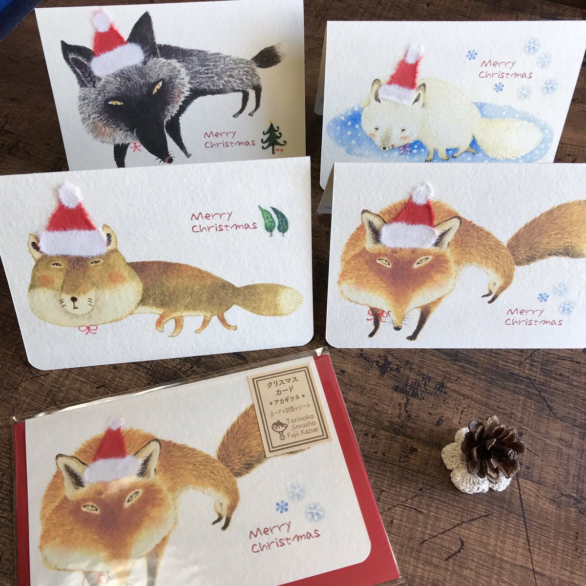 クリスマスまであと1週間
カードのプレゼントも
うれしいものです😊
赤い帽子をかぶった
4種類のキツネたち

minneで販売中です。
minne.com/items/29815855

#クリスマスカード
