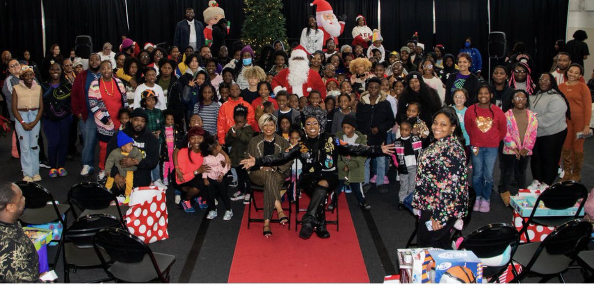 It was a blessing to see those kids faces light up &amp; I thank God for blessing me to be able to help many of those single parents from VA because I was just like those kids coming up🥹🙏🏾💜 <a href="/IamErinCarter/">Erin C.</a> thank you for helping pull this together for me you are APPRECIATED🙏🏾