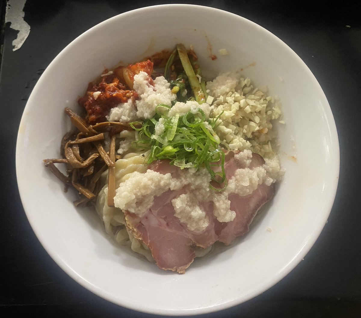 おはようございます。

昨日お伝えした通り、20日（水）夜より提供のまぜそばを、本日先行販売いたします。800円券、900円券をお求めください。

それでは本日もよろしくお願いいたします。