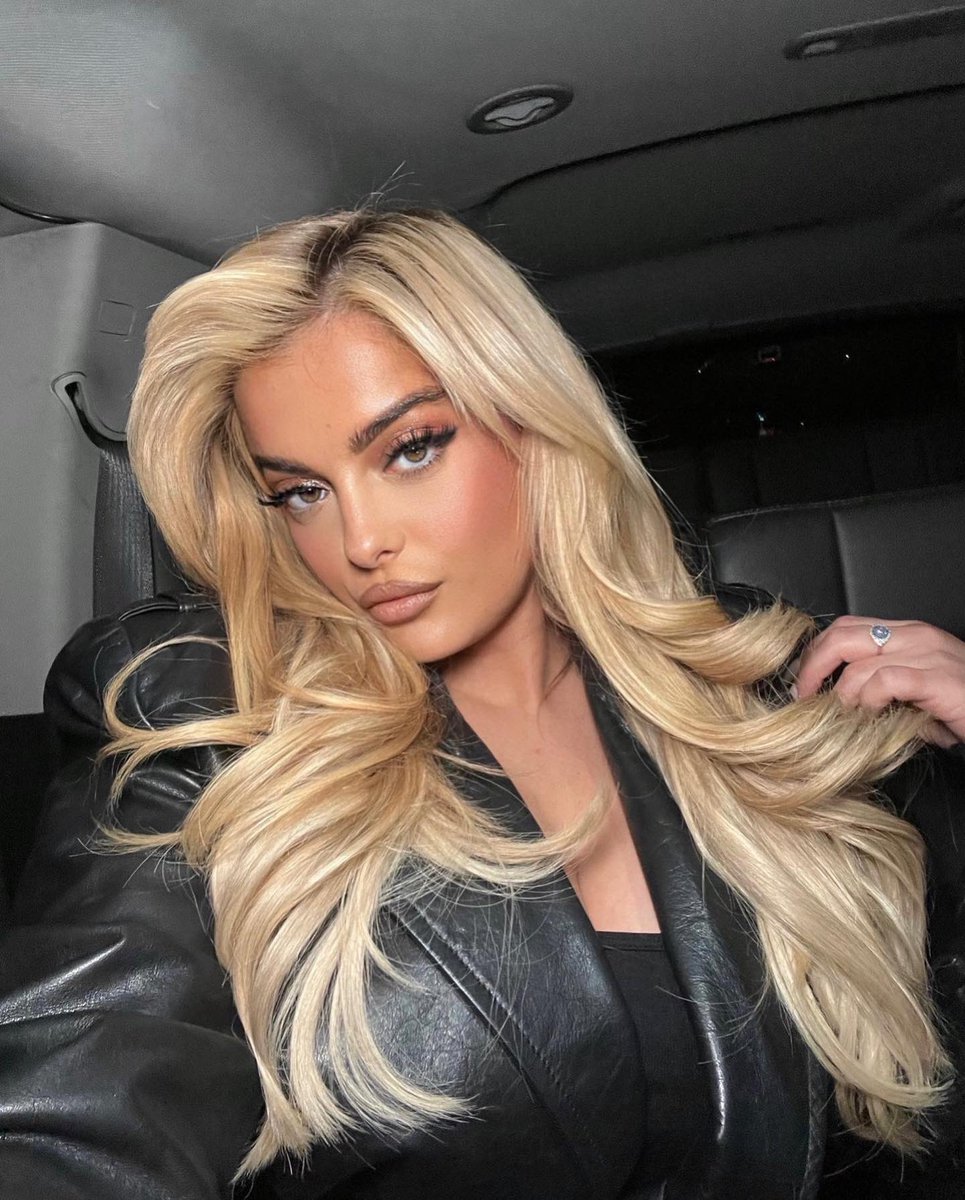 BebeRexha's tweet photo. Hi my loves. Miss you. Wishing you a happy and healthy holiday season. Xoxo bebe ❤️ https://t.co/4p3fUdEBTM