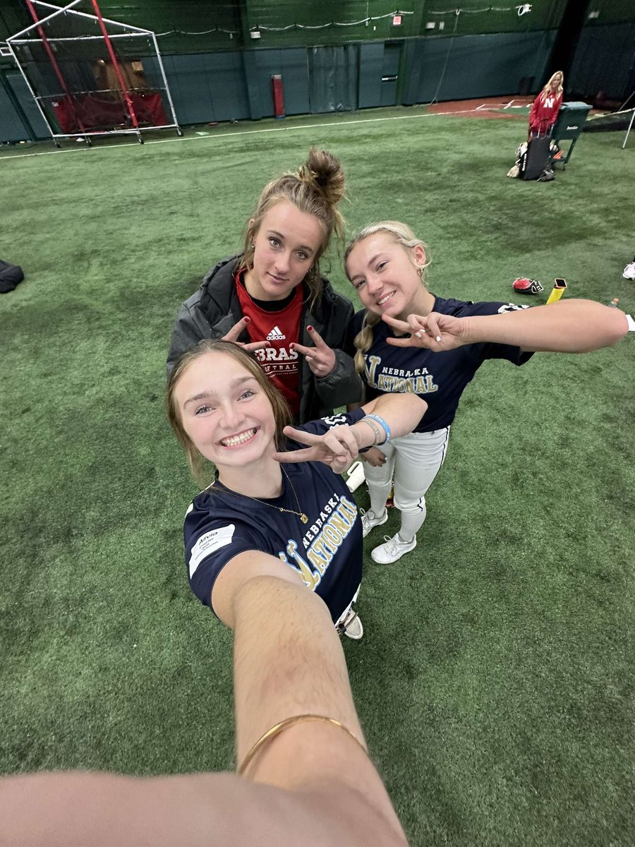It felt great being back in Lincoln with <a href="/HuskerSoftball/">Nebraska Softball</a> today! Thank you to the coaches and players for all the support and advice! So much fun learning from a few favorites <a href="/jordybahl/">Jordyn Bahl</a>  <a href="/coooouurttnneyy/">Courtney Wallace</a> <a href="/liv_ferrell39/">Olivia Ferrell</a>! Thank  you <a href="/RhondaRevelle/">Rhonda Revelle</a> <a href="/lorisippel/">Lori Sippel</a>