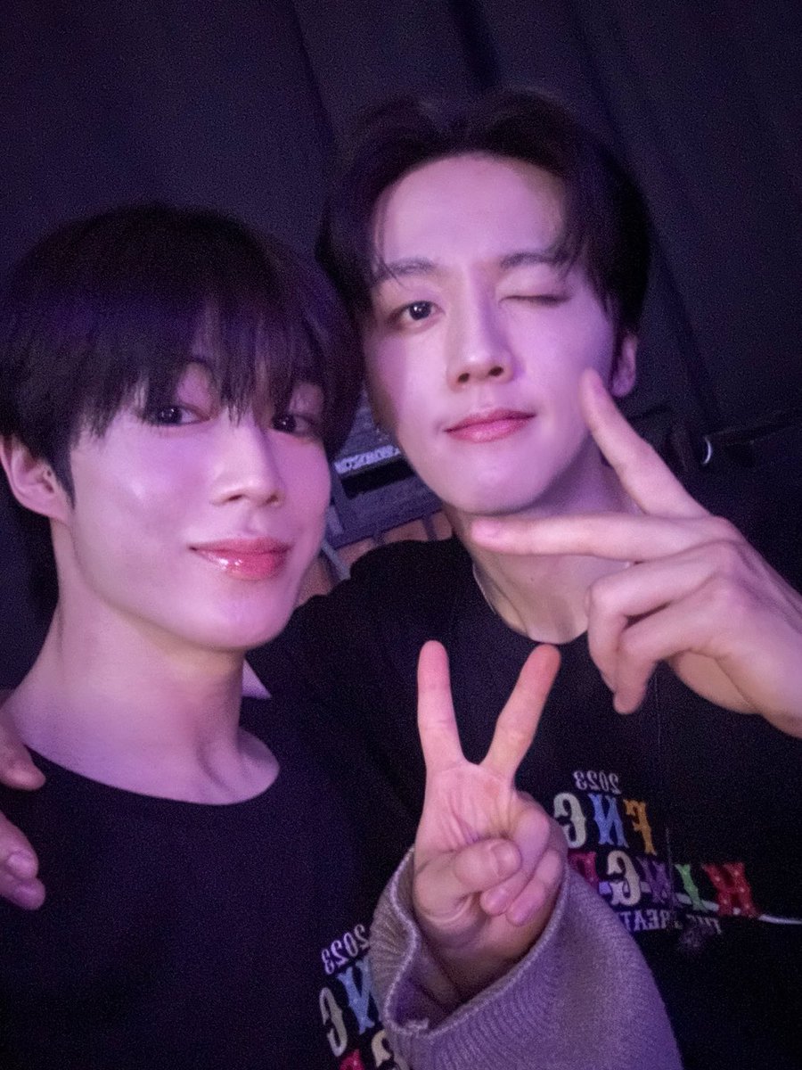 SF9_official_jp's tweet photo. ／
メンバーから
セルカとメッセージが到着しました!!🤳💚
＼

今日もファイティン！

By ダウォン

#SF9 #YOUNGBIN #영빈 #INSEONG #인성 #DAWON #다원 #CHANI #찬희 https://t.co/lGJSKx3Q9f