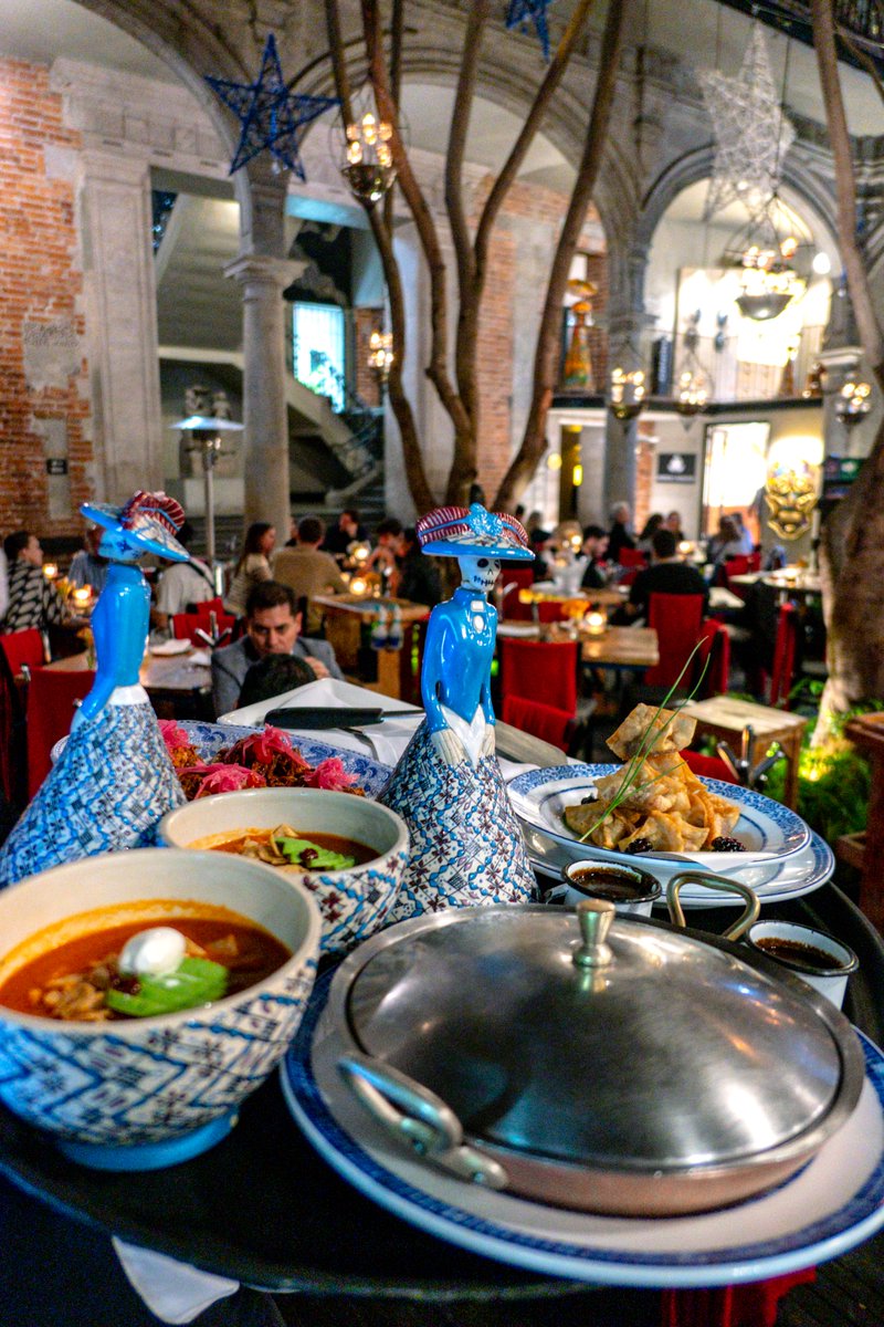 Descubre el encanto gastronómico en Azul Histórico, donde la creatividad del Chef Zurita se fusiona con la tradición. ¡Saborea cada bocado de nuestra cocina única en un ambiente histórico! #AzulHistórico #Gastronomía