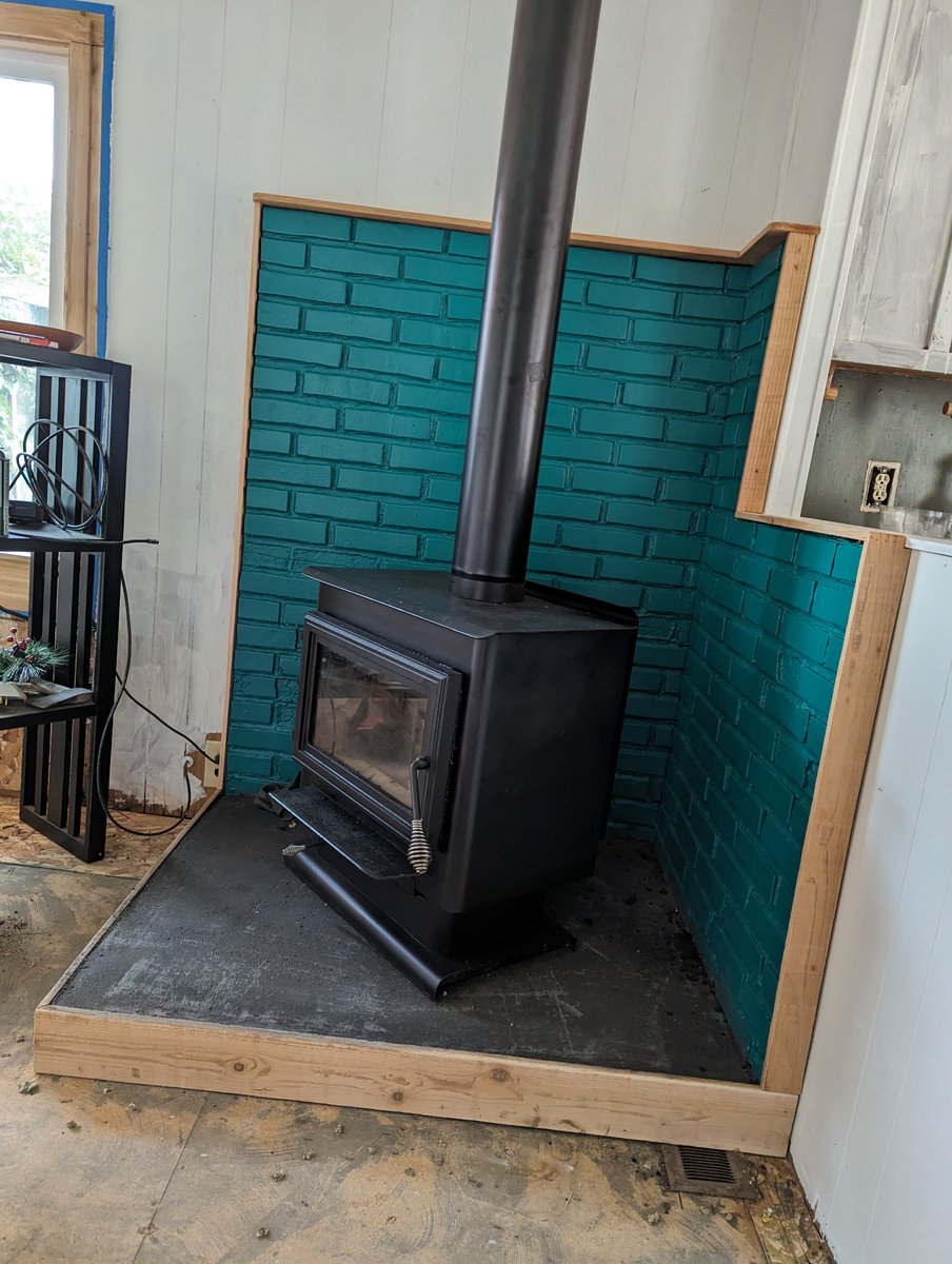 RealPhilipLee's tweet photo. Kinda RAD...got the stove install / hearth done early at the J so was able to join an impromptu fam reunion thingy!

#WheresPhildo #Family #MakeBabies https://t.co/b7ZngvS4o5