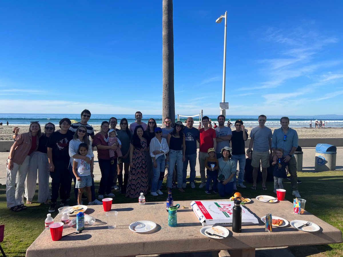 Schnabl Lab Holiday Party at the beach - terrific day, so proud to have such wonderful researchers in our team @CristiLlorente @CynthiaLHsu @_Noecabre @MFdezFondevila @meijnikman @UCSD_GI @SDDRC