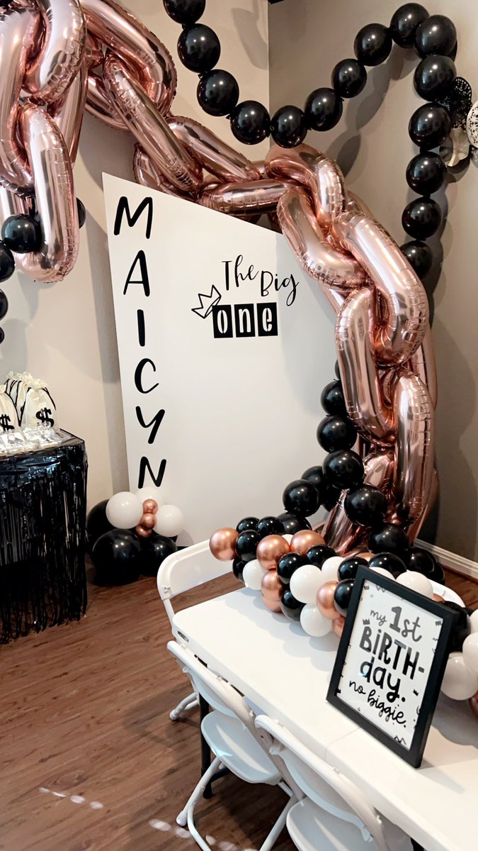 Chykalet's tweet image. Maicyn’s Big ONE!!! Happiest Birthday, sweet darling. I love you so much. #December16 #ItWasAllADream 👑💕