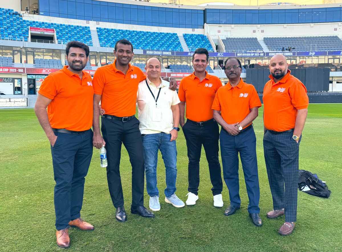Good to have our commander <a href="/hemantbuch/">Hemant</a> with us commanding us for the finals of asia cup 🇧🇩 v 🇦🇪  #under19asiacup #futurestars