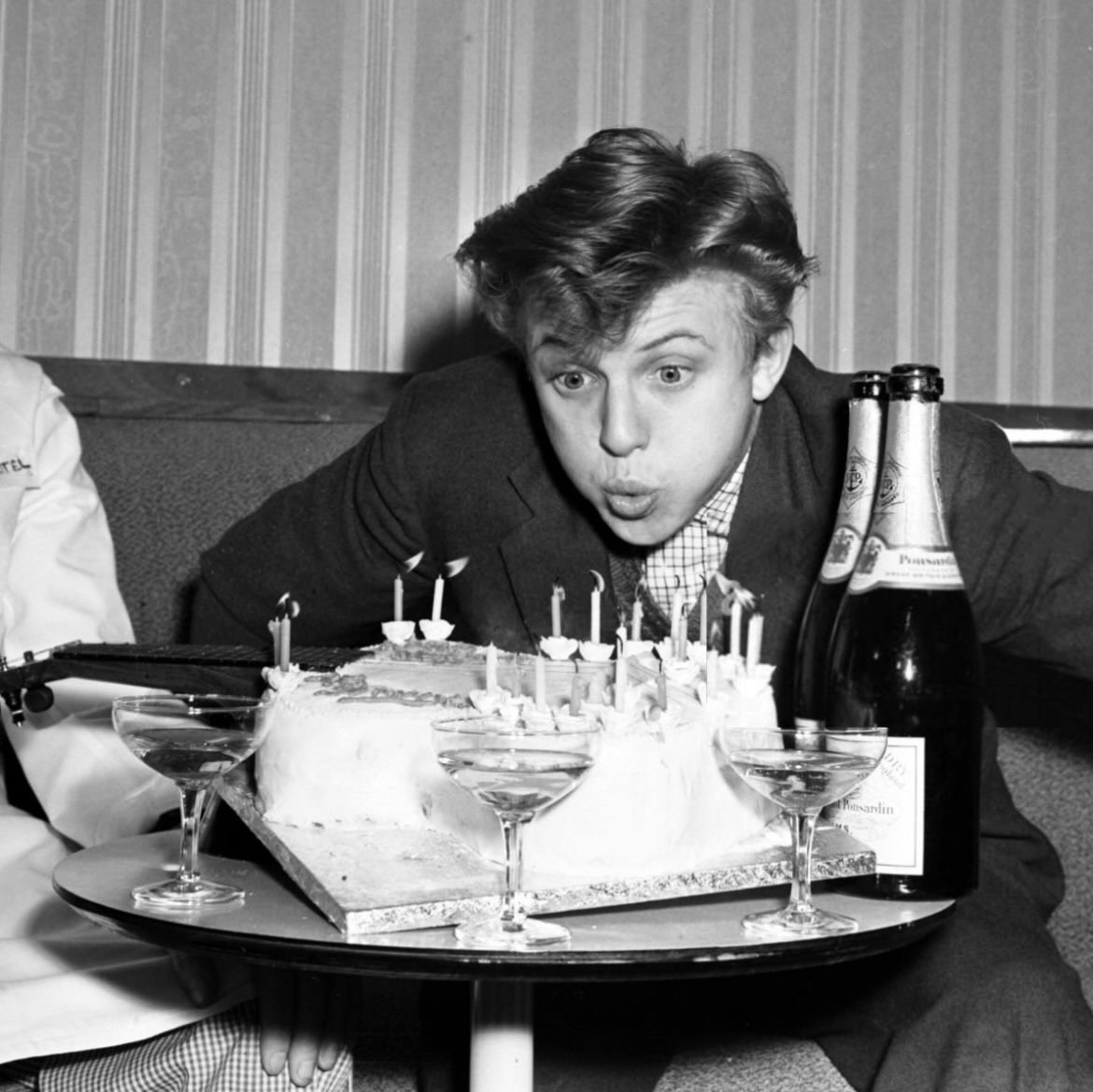 Wishing the amazing Tommy Steele a very happy 87th birthday today. Happy Birthday Sir! 
Here pictured on his birthday in 1958!
#tommysteele