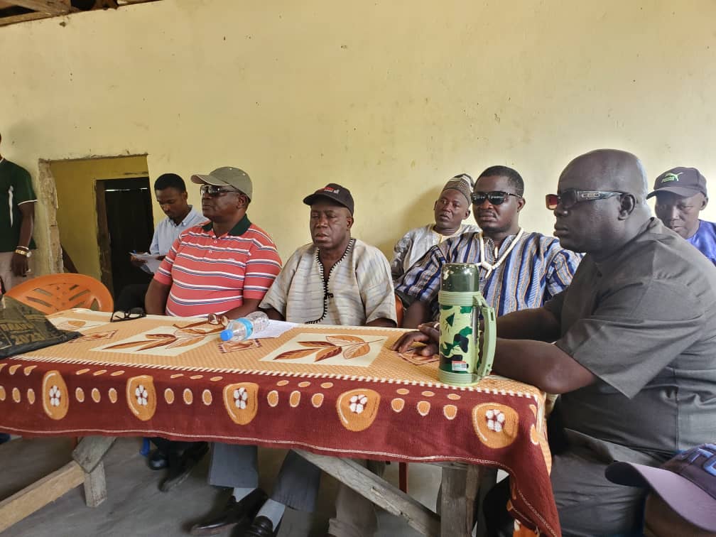 Saturday 16th Dec 2023: @ECsalone CIC Edmond Alpha admonished councillors during the Declaration of Rights Session in Kwame Bai Krim Chiefdom, Bonthe district, #SierraLeone for the upcoming paramount chieftaincy #election