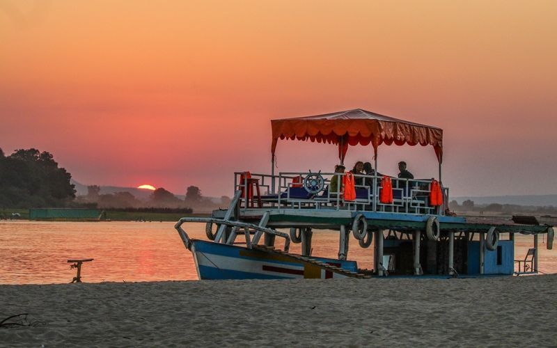 Embark on a journey through the heart of Madagascar with our enchanting river cruise! As the sun kisses the Tsiribihina River each morning, you'll witness the authentic beauty of this island nation. 

buff.ly/3RpIs16 

#MadagascarRiverCruise #ExploreMadagascar