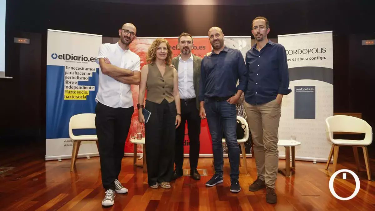 ÚLTIMA HORA
El podcast 'Anguita y Julio' gana el Premio Andalucía de Periodismo cordopolis.eldiario.es/cultura/podcas…