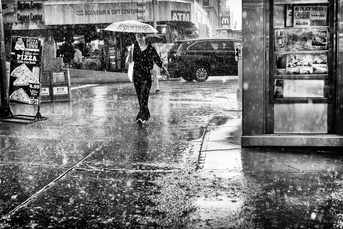 Chinatown, NYC caught in a thunderstorm ⛈️☔️ Copyright Kieron Beard #blackandwhitephotography #Leica #streetphoto #thunderstorm #raining #umbrella