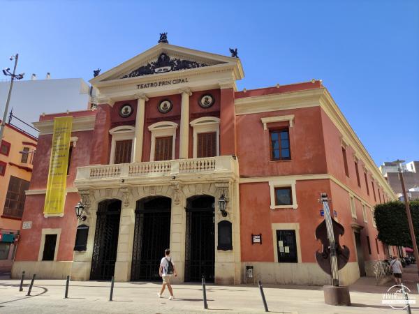 Hoy toca hablar de #CastellóndelaPlana, #Castellón es una ciudad 'pequeña', fácil de visitar y recorrer. En este artículo te vamos a llevar a ti también de paseo virtual por todos sus lugares bonitos, interesantes y curiosos
😍🌞👉👇vivirnoescaro.com/es/que-ver-en-…
#playa