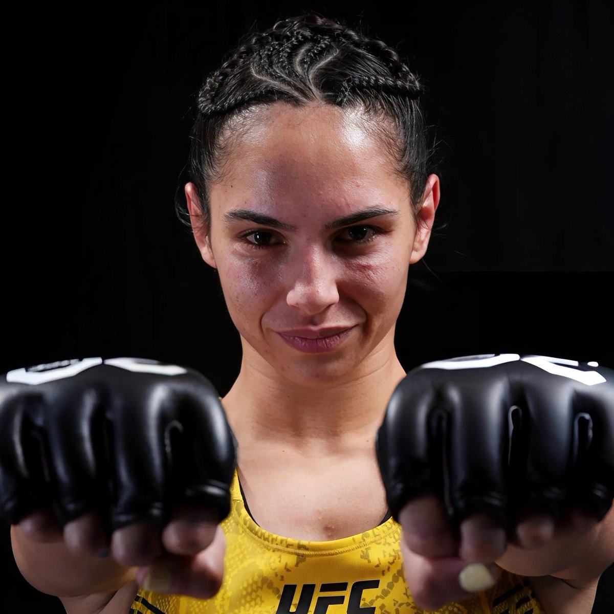 💰The fierce 🇧🇷 Ariane Lipski has earned a $50k Performance of the Night bonus for her submission of Casey O’Neill at #UFC296 tonight. The 'Queen of Violence' is making her mark and climbing towards the top. #WMMA #UFC