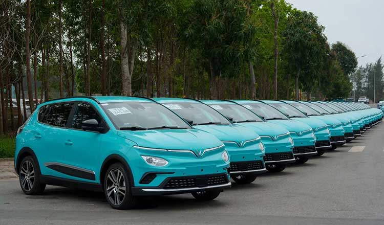 Gov’t clarifies stand on #Vingroup’s electric taxi bid  

#Cambodia #Automotive #ElectricTaxi #SoutheastAsia bit.ly/3TqsTHR
Nhean Chamrong 
Via khmertimeskh.com