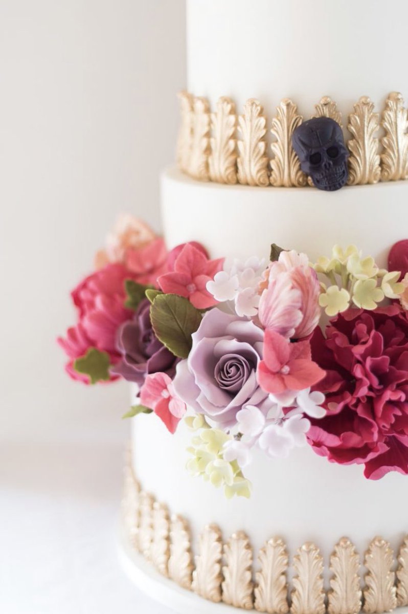 Topiary #sugarflowers #weddingcake