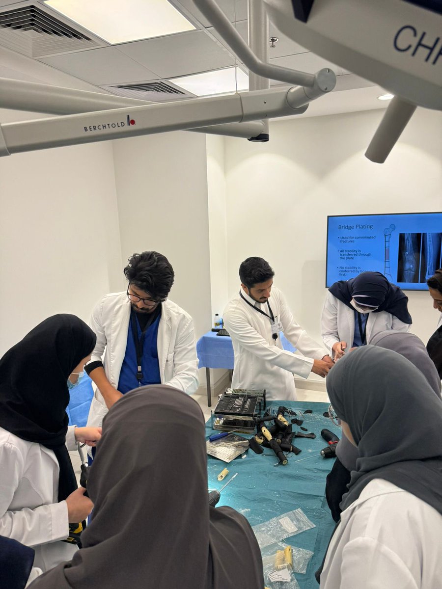 تم الانتهاء من ورشة عمل أساسيات جراحة العظام الثالثة في مركز المحاكاة ب <a href="/KFSHRC/">مستشفى الملك فيصل التخصصي ومركز الأبحاث</a> حضور رائع وانطباع ممتاز. تم توزيع كتيب اساسيات جراحة العظام باصداره الاول.

Great turnout at the 3rd Orthopedic bootcamp .. great feedback. We also launched our 1st edition of the bootcamp’s handbook