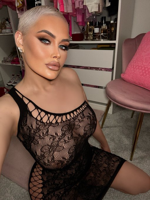 2500 RTs and I&rsquo;ll make my OF FREE for 24 hours!! 😈 https://t.co/fJc0fkxKSM<a href="/tag/breastcancerawarenessmonth"class="tags"><span>#breastcancerawarenessmonth</span></a>