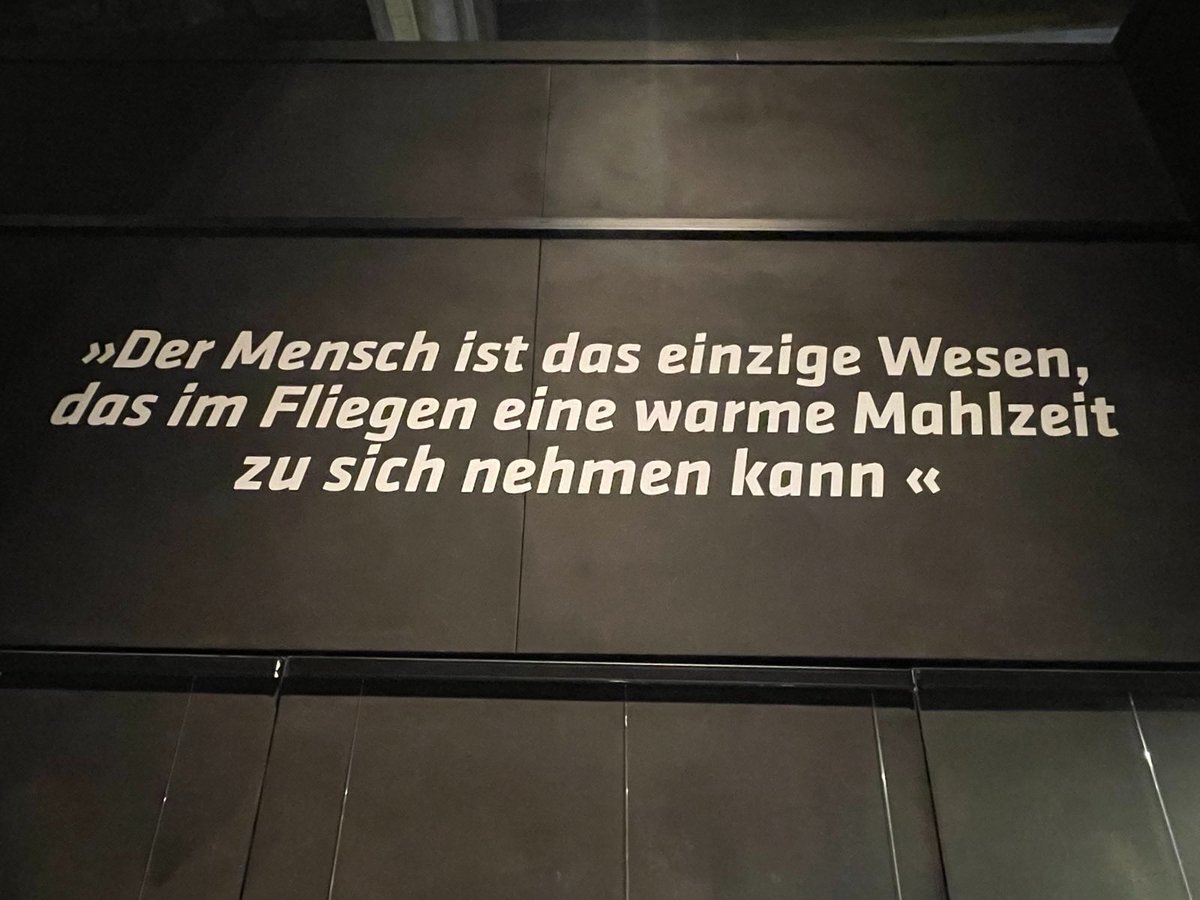 Der motorisierte Flugverkehr wird heute 120 Jahre alt.
Nachhaltigkeit ist erst, anders als der Koalitionsvertrag der nächsten hessischen Regierung suggeriert, in weiteren vielen Jahren zu erwarten.