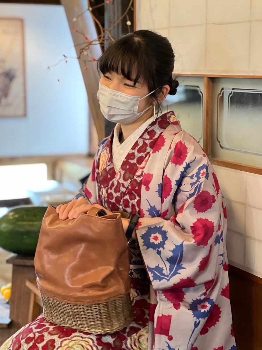 古民家レストランでランチ🍽️
きものゆあんさんで買った小さめ着物、TSUBAKIANさんの兵児帯（うさこまさんのリボンバッスル結び）、アザミの羽織。帰宅後写真を撮ったので、締めが甘かった帯結びが落ちかかってました。セーフ！笑