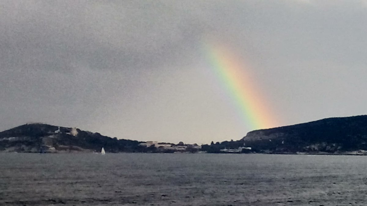 La #lucedellapace è arrivata in #sardegna accolta da un bell'#arcobaleno.
Grazie a <a href="/GrimaldiLines/">Grimaldi Lines</a> e al suo comandante per la preziosa collaborazione.