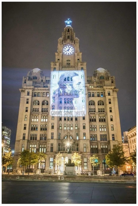 An icon on an icon! ✨

A fantastic image of John Lennon projected onto the Liver Building by @johnjohnsonphoto

#johnlennon #gimmesometruth #thebeatles #liverpool #liverbuilding #liverbirds