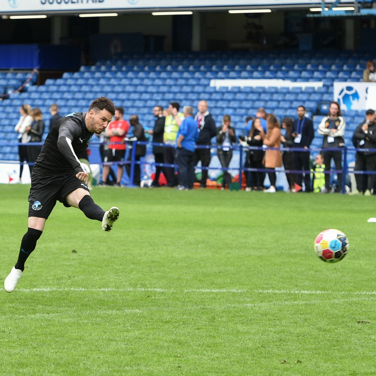 Happy Birthday to freestyler & #SoccerAid trickster, @Billywingrove! There's only one place this was ending up🚀