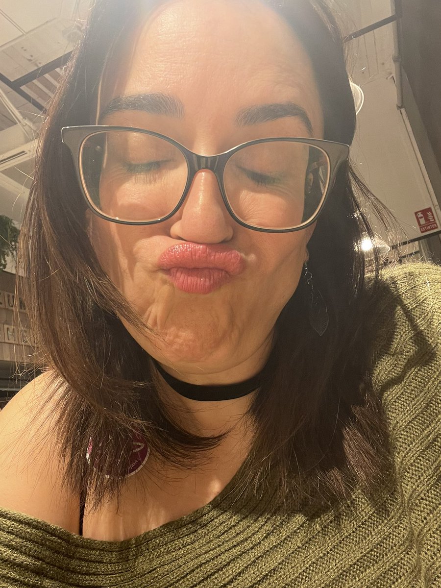 Mi cara después del segundo día de Gamergy… que dolor de pies…