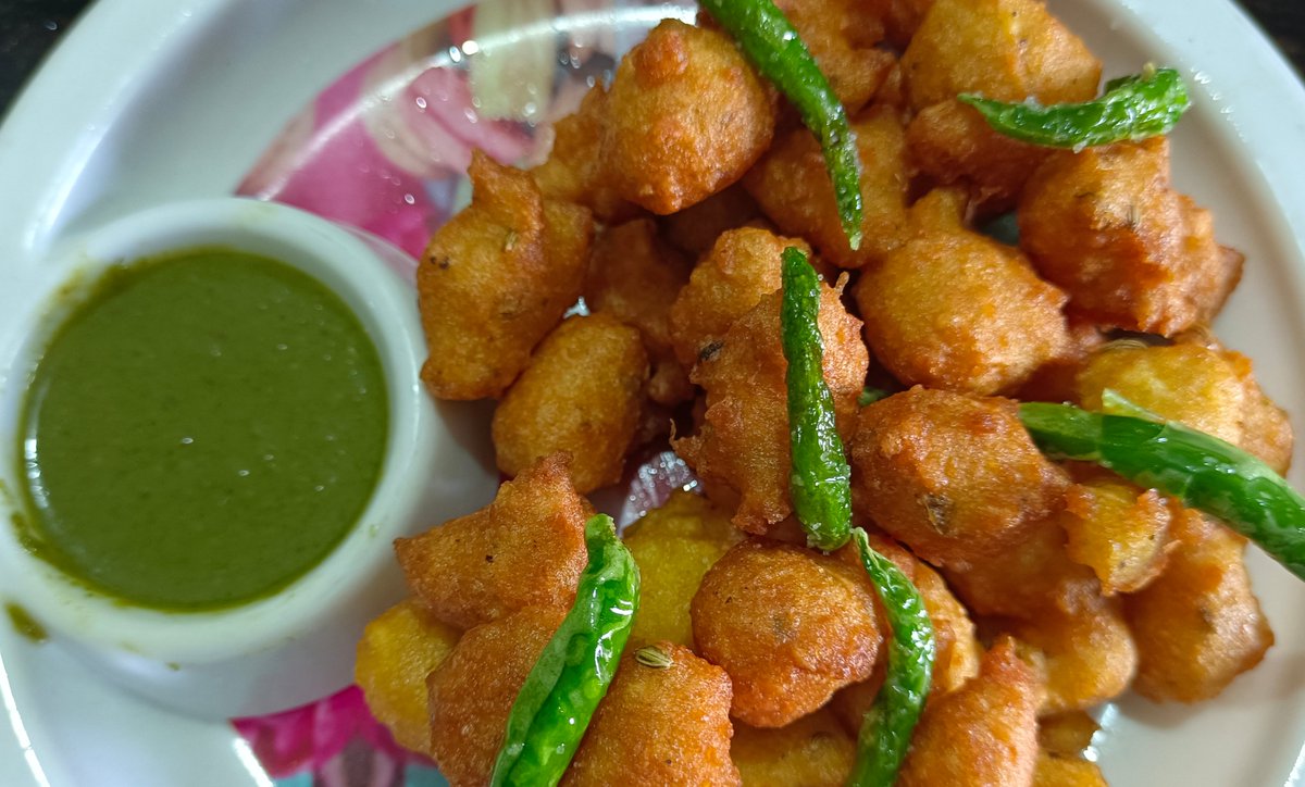 मूंग दाल भजी (mung daal bhaji)
Recipe coming soon...
Stay tuned.

#Foodie #RecipeOfTheDay #snacks  #recipe #quickrecipe