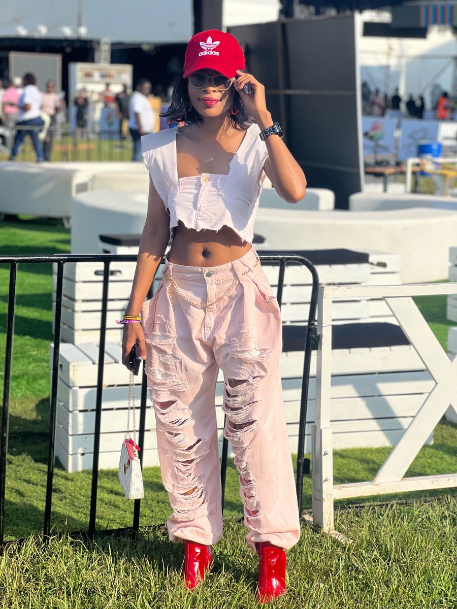 What do you mean i change my outfit because it has rained? No thank you😂🩷❤️
#BlanketsAndWineKla