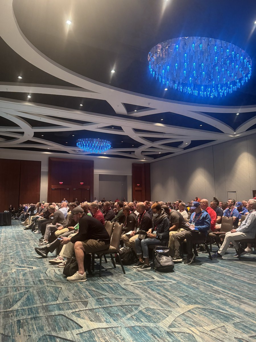 2nd session of the day! Enjoyed moderating “AD Tricks of the Trade”, a very informative workshop conducted by <a href="/rwildenhaus/">Richie Wildenhaus</a> and @albrightet #ADConf23 <a href="/ILHS_Sports/">Indian Land HS Athletics</a>
