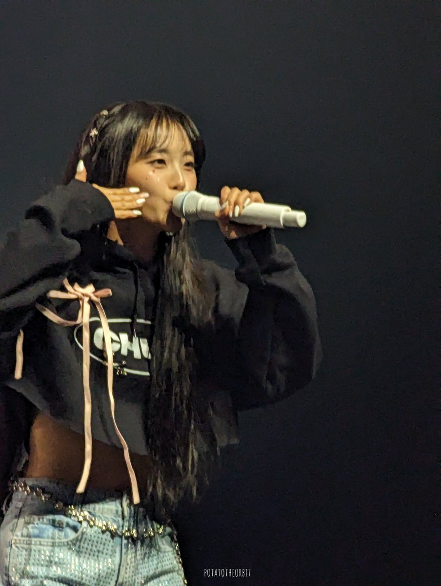 potatotheorbit's tweet photo. 231211 Howl in USA in DC
#츄 #Chuu
#HowlinUSA
#CHUUinDC https://t.co/kuuVlD65BO