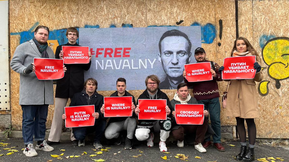 Сегодня собрались у секции российских интересов в Грузии (посольства нет)

#freeNavalny